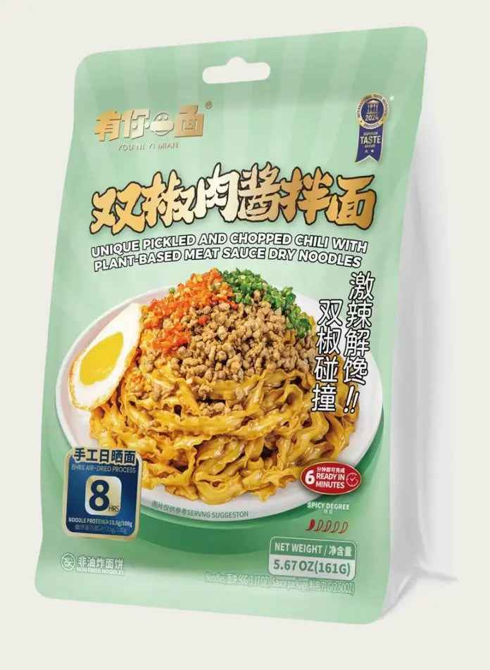 YNYM liellopu gaļas nūdeles ar augu izcelsmes mērci un gaļu 161 g