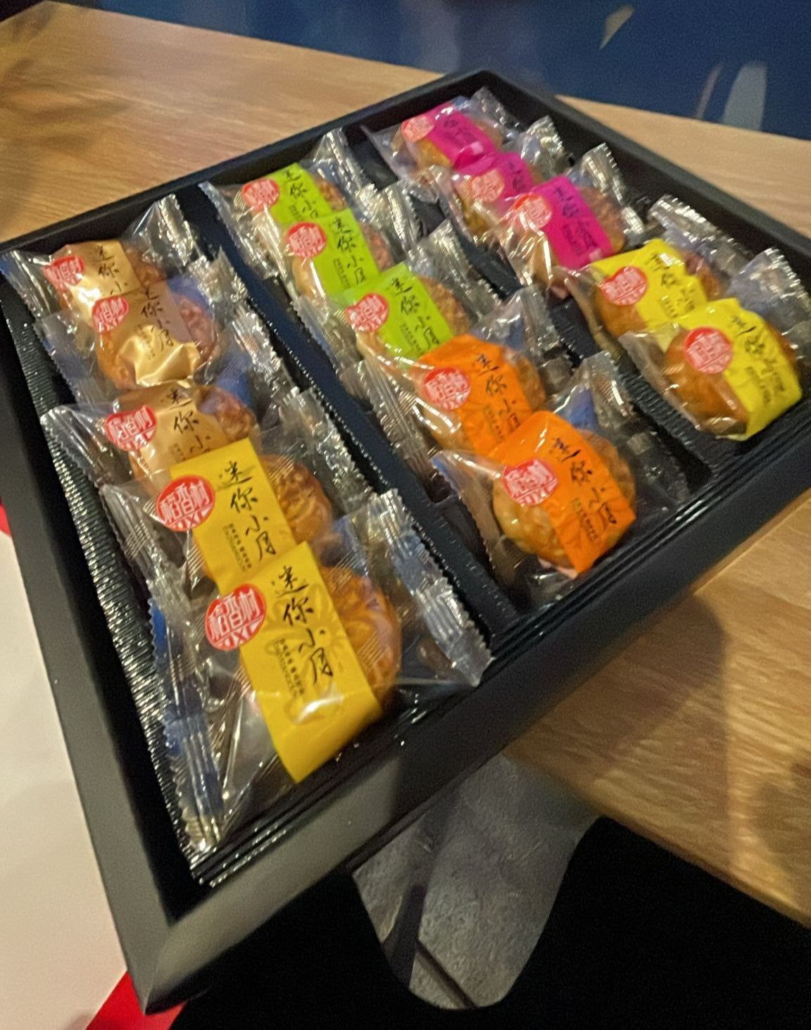 Tuanyuanyuan Moon cake Gift Box 525g (15 pieces)/ Tuantuanyuan mēness kūku dāvanu kaste 525 g (15 gab) Tuantuanyuan mēness kūku dāvanu kaste 525 g (15 gab) Tuanyuanyuan