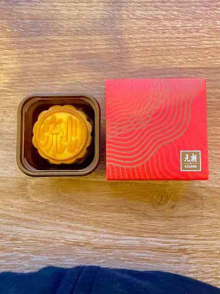 EULONG Custard Lava Mooncake 50g/ EULONG mēness kūka ar plūstošo krēma pildījumu 50 g