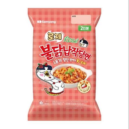 Samyang Buldak Flat Glass Noodle Rose Pouch 333.8g (2 portions)/ Samyang Buldak plakanās stikla nūdeles ar rozā mērci, 333,8 g (2 porcijas)